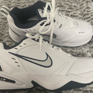 barely used shoes - NIKE